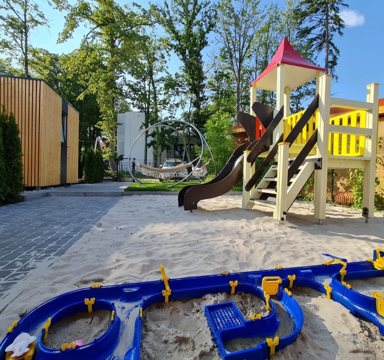 Domki Pod Zaglami Rewal Exteriör bild
